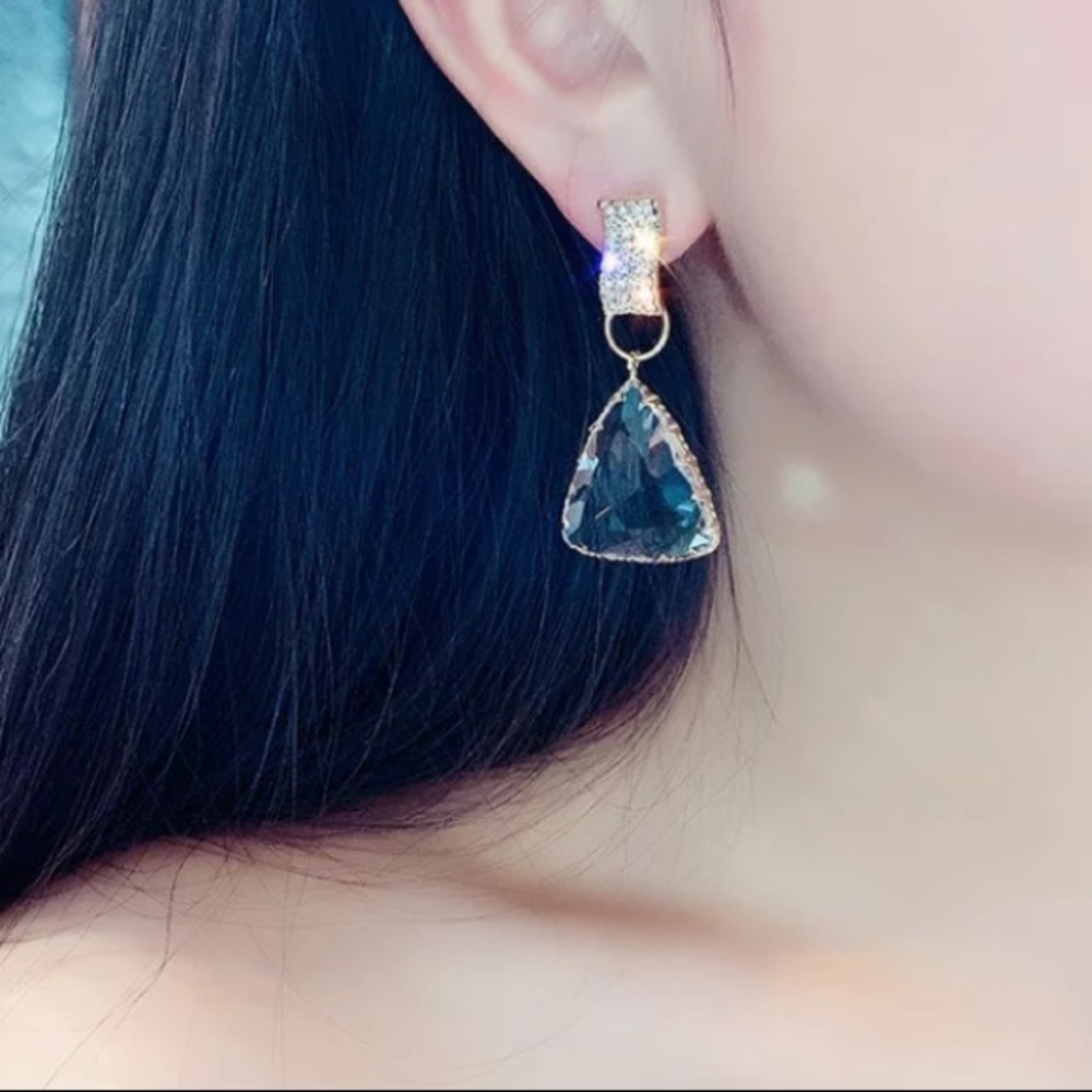 Trendy Triangle Transparent Gold Plated Earrings - Picture 4 of 6